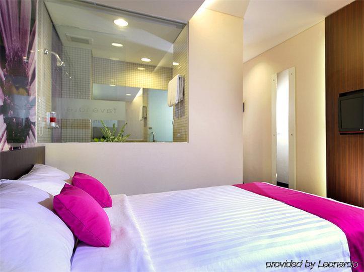 Favehotel Mex Tunjungan Surabaya Exterior photo