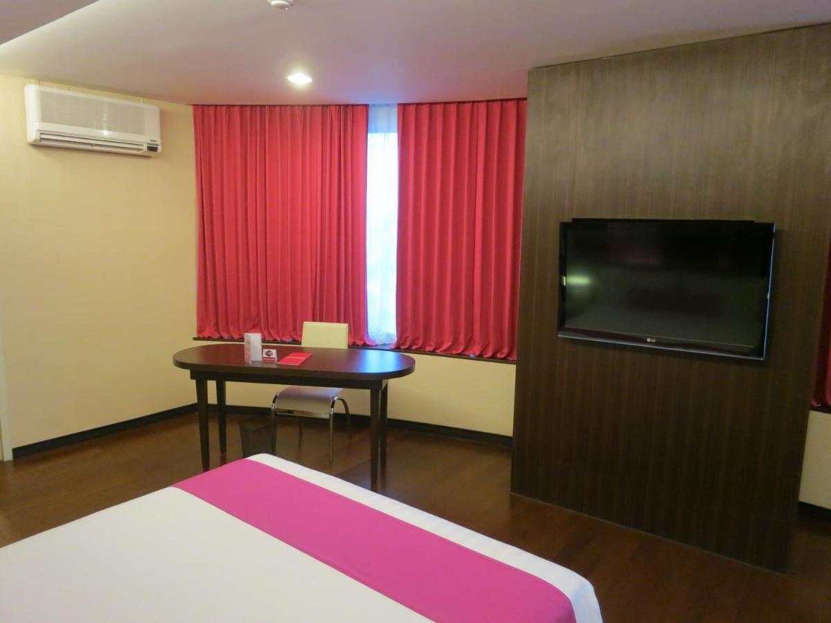 Favehotel Mex Tunjungan Surabaya Exterior photo