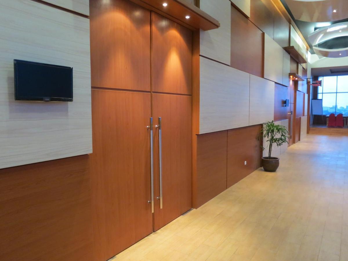 Favehotel Mex Tunjungan Surabaya Exterior photo