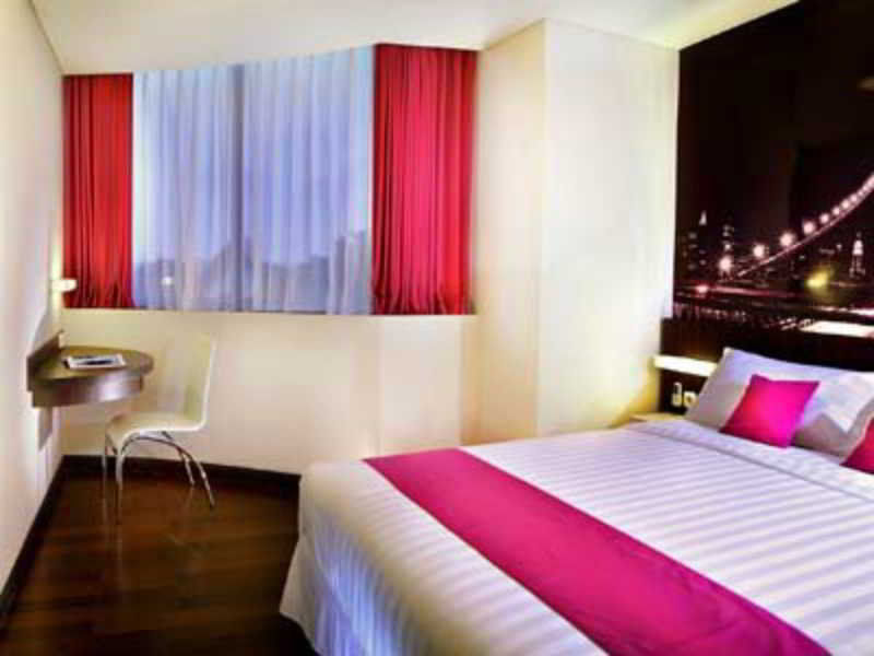 Favehotel Mex Tunjungan Surabaya Exterior photo